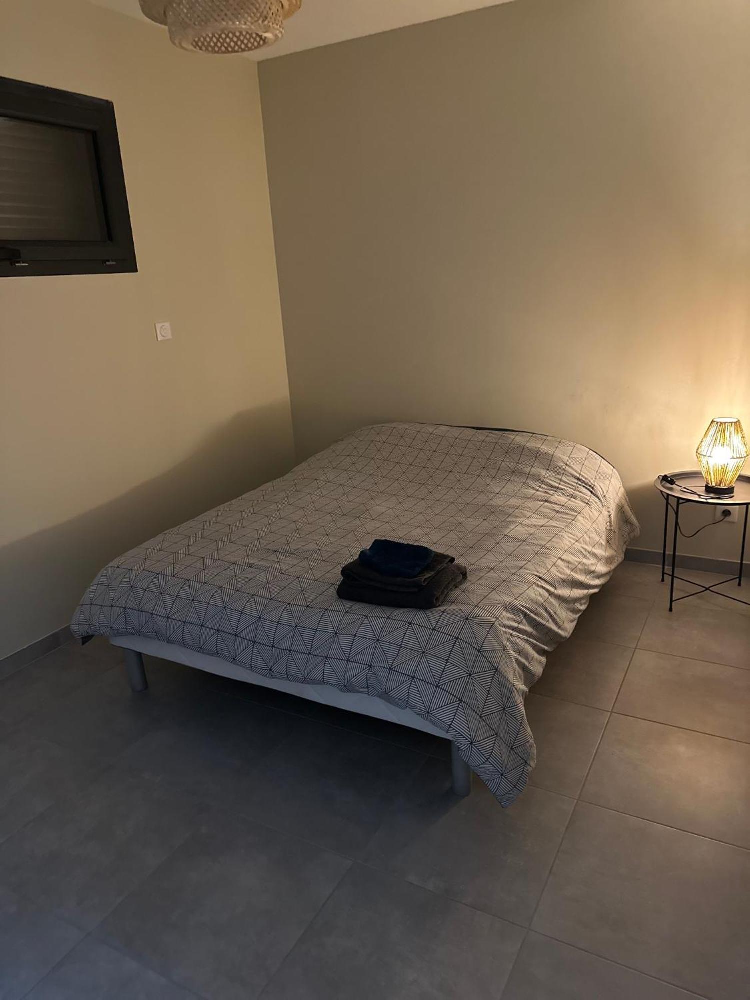 Maison T3 Dans Un Village Calme Saint-Mitre-les-Remparts Екстериор снимка
