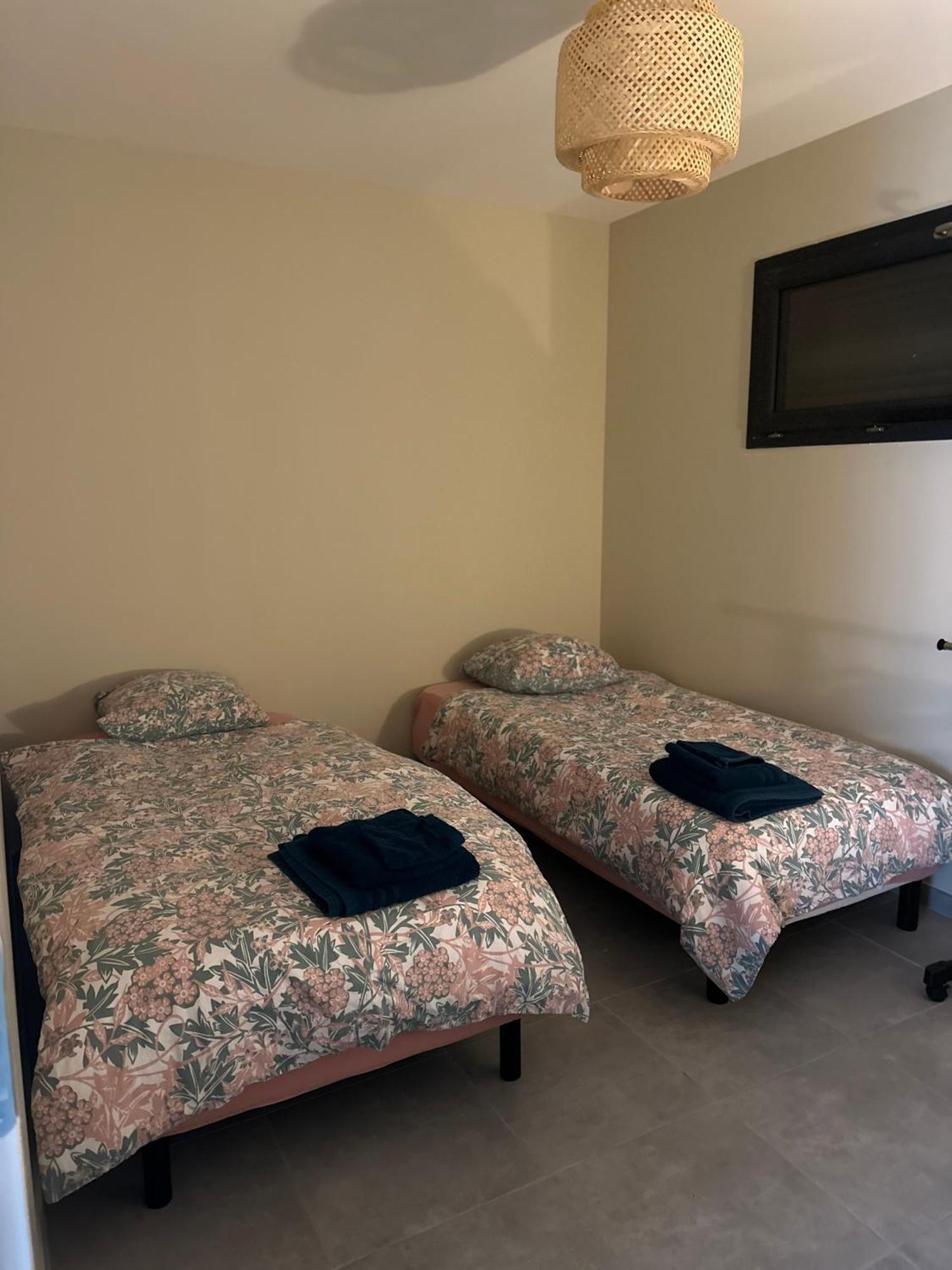 Maison T3 Dans Un Village Calme Saint-Mitre-les-Remparts Екстериор снимка