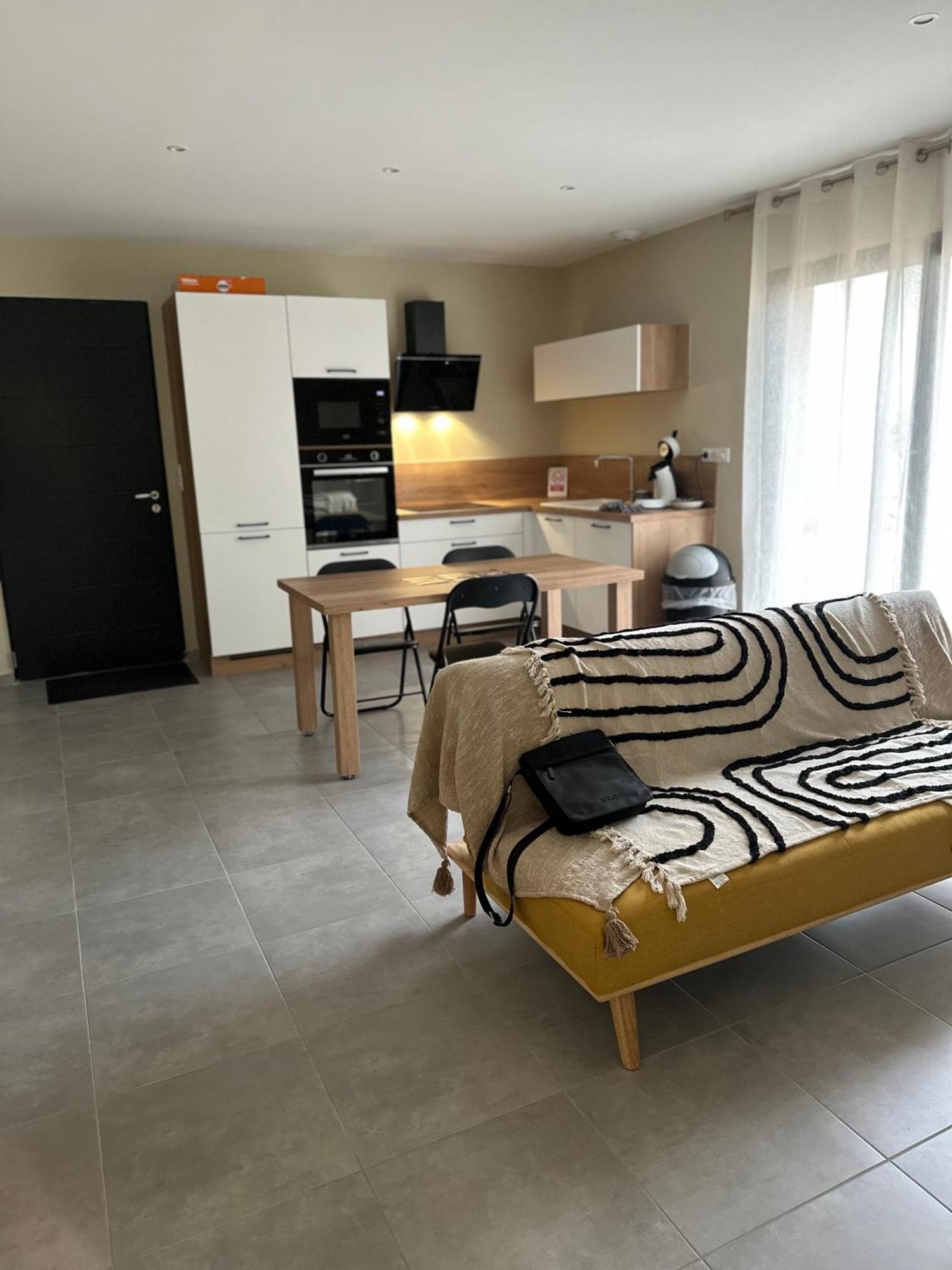 Maison T3 Dans Un Village Calme Saint-Mitre-les-Remparts Екстериор снимка