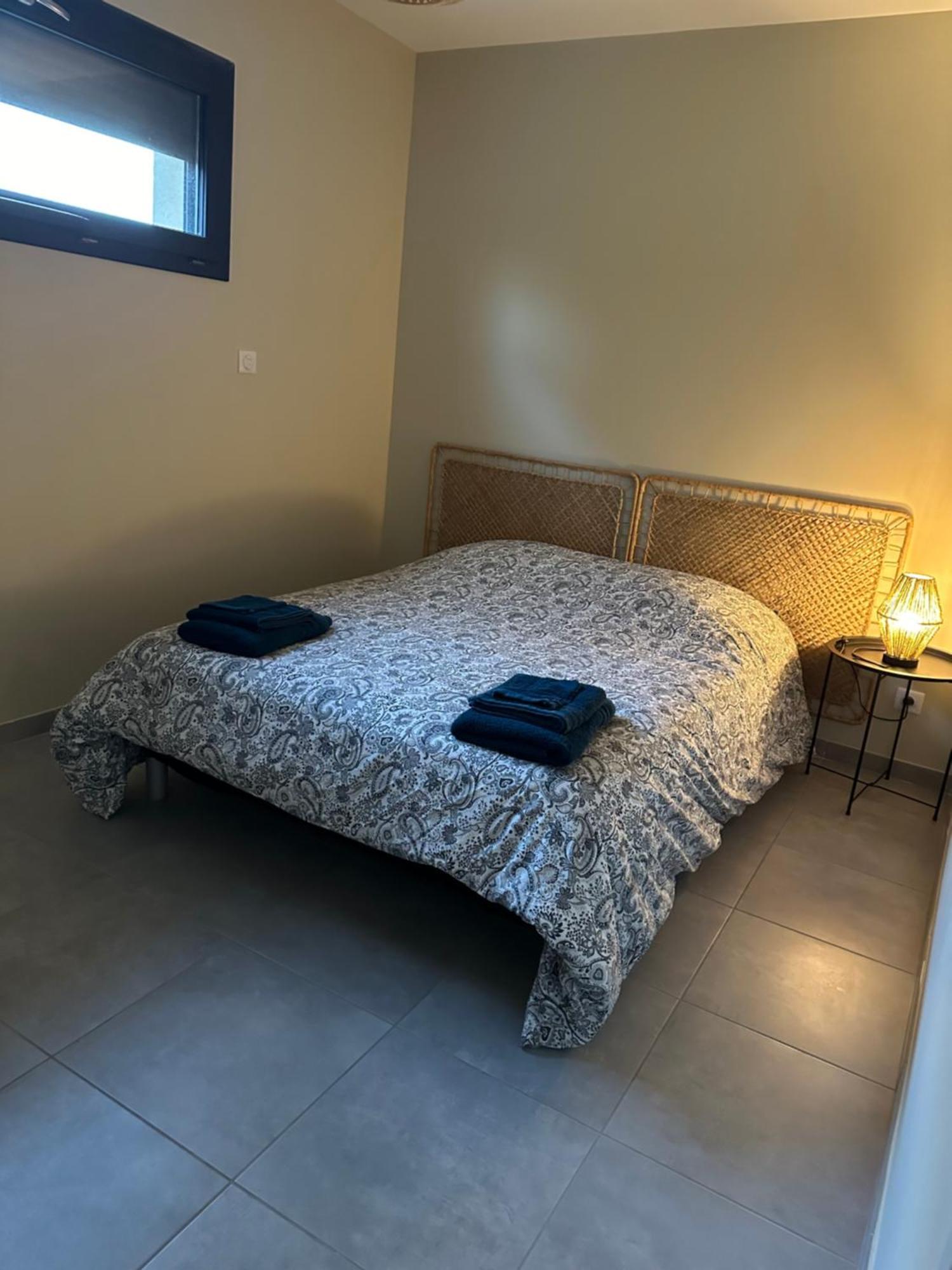 Maison T3 Dans Un Village Calme Saint-Mitre-les-Remparts Екстериор снимка